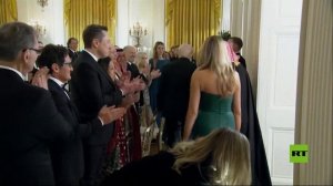 شاهد.. تصرف مفاجئ من ترامب تجاه إيلون ماسك أثناء عشاء على شرف ولي العهد السعودي يثير تفاعلا