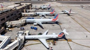 Захарова указала на отсутствие ответа США на предложение РФ вернуть прямые рейсы