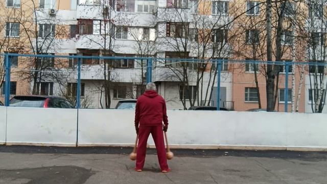 Упражнения с двуручной булавой весом 2.1 кг (14)