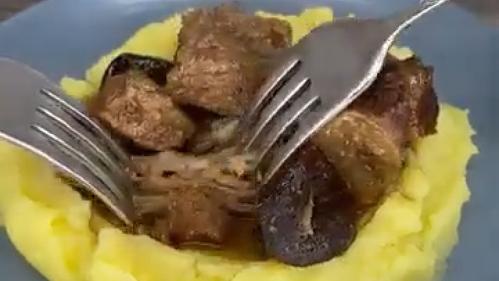 Вкуснейшее МЯСО по-рецепту Бабушки...🥩🍽😋 ⤵️