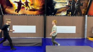 Учимся толкаться и падать