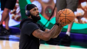 Леброн Джеймс стал первым сыгравшим в 23 сезонах НБА баскетболистом