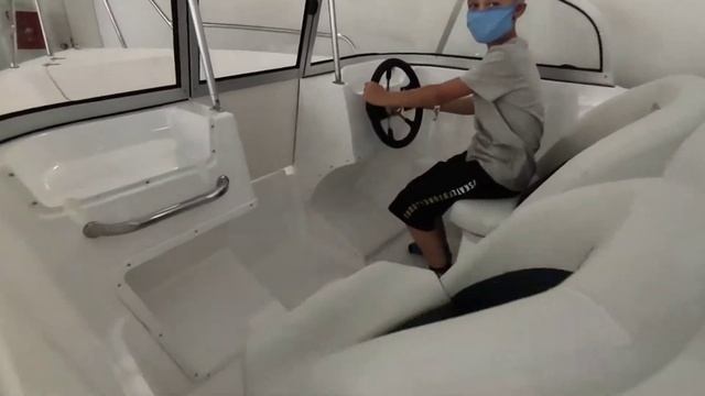 Катер Ермак 510 - два корпуса в двух цветах