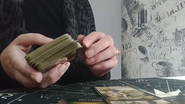 Почему вы постоянно вспоминаете о нем? Расклад Таро