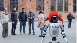Аренда робота гуманоида на мероприятие в Москве — Кибер Гоша на дне рождения Portal VR!