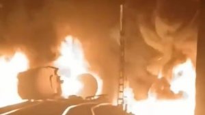 Остатки газового конденсата догорают в восьми цистернах на СвЖД