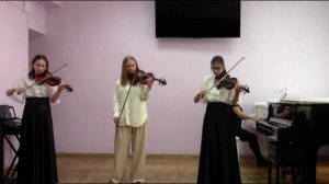 Трио "Violinka" :-Е.Дербенко "Романс"; -Л.Дезорме "Возвращение с парада".