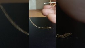 Чтобы подвеска, бегунок, кулончик не переворачивался.