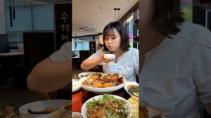 Китайский мукбанг. Поедание морепродуктов