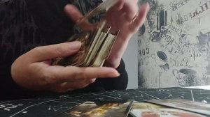 Что он хотел бы вам сказать, но молчит? Расклад Таро