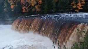 Водопад Мощь и Красота