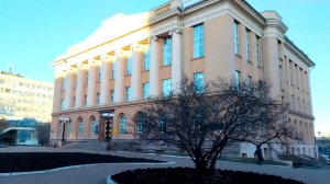 Челябинская публичная библиотека на проспекте Ленина