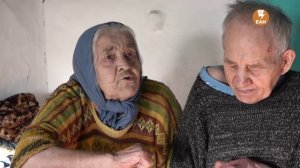 На сухарях: как 90-летние бабушка с дедушкой бойца СВО выживают в вымершей свердловской деревне