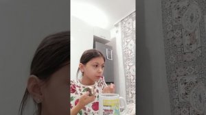 пробую новый марципановый батончик