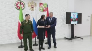 Район  башлыгы СВОда һәлак булган хәрбиләрнең якыннарына дәүләт бүләкләре тапшырды