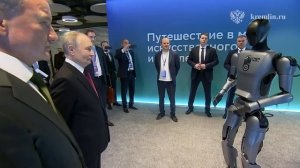 Робот разговаривает с Путиным
