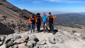 Фрагмент акклиматизационного выхода группы Клуба 7 Вершин "Суперкидс"  на склонах Орисабы