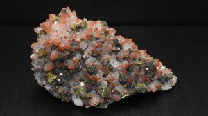 Друза Кварц с Халькопиритом и Гематитом 393 г, Китай