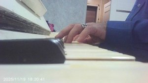 Пианино: народная "Пчёлочка златая"