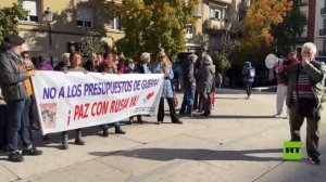 "زيلينسكي يجب أن يكون في السجن".. مظاهرة في مدريد خلال لقائه برئيس وزراء إسبانيا