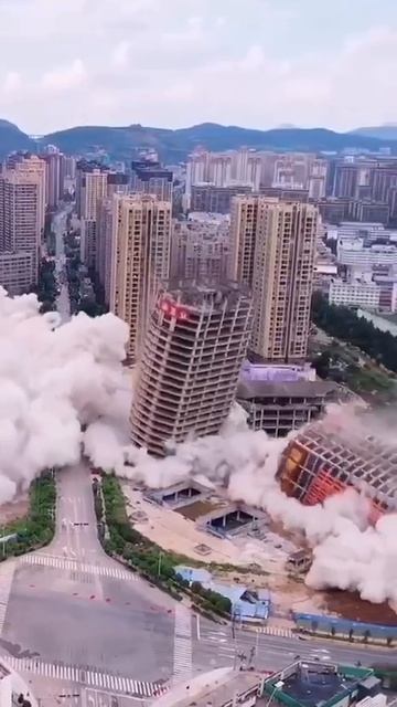 🤯 В Китае одновременно снесли 15 недостроенных домов смотреть онлайн