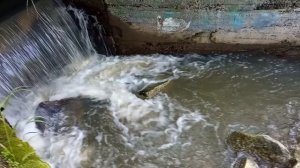 Каскадный водопад Каменки, холодный минеральный источник, искусственно отведенный из пещер