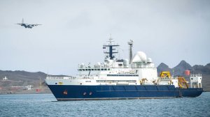 Глава МО Британии обвинил корабль РФ «Янтарь» в наведении лазеров на самолеты