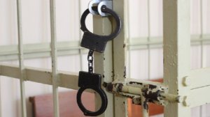 Пенсионеру дали 13 лет за убийство сына из найденного пистолета в Забайкалье