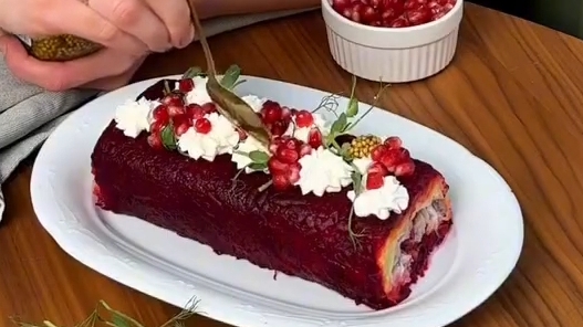 «Селёдка под шубой» в виде Рулета...🎄🥗🐟😋 Рецепт ⤵️