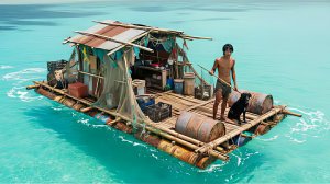 Строю плот из мусора. Живу на необитаемом острове. Бушкрафт