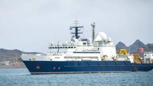 "Корабль-шпион" из России напугал лазерами британцев