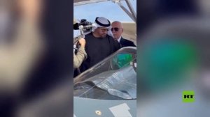 محمد بن زايد آل نهيان يطلع على المقاتلة الروسية "سو-57 إي" الجديدة بظهورها في الشرق الأوسط لأول مرة