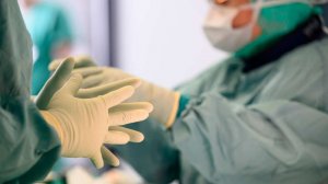 Россиянин три дня ходил со стаканом в заднем проходе