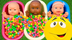 Мультики для девочек про куколок в ярких ванночках с Эмендемс. Мультики для детей с куколками