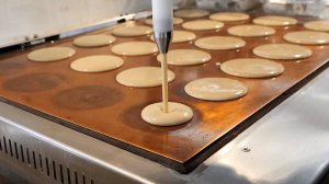 Ореховый хлеб и блины с маслом в универмагах Кореи