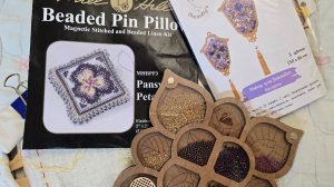 19-11-2025 Влог Разбираю нитки и бисер Mill Hill/сравниваю с Гусь вышивусь