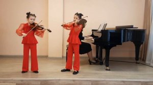 В. Шаинский. "Песенка крокодила Гены" . Дуэт скрипачей "Карусель", г. Томск, ДШИ 5.