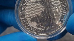 2 фунта 2023 г Аллегория Британия - символ, Почему Карл 3 смотрит влево, а Эдуард 8 нарушил традицию