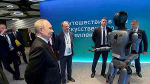 Робот похвастался танцем Владимиру Путину: видео
