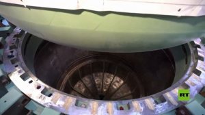 لحظة تركيب وعاء المفاعل النووي المصري