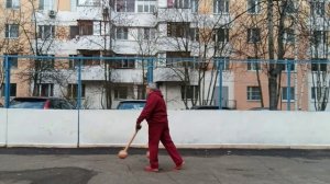 Упражнения с двуручной булавой весом 2.1 кг (17)