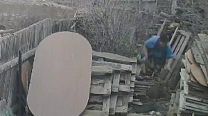 Рублю дрова для печки больше не кому!Не подходить ко мне пока у меня в руках,дрова и топор👍😊х