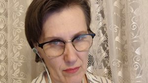 С женщиной постоянно происходит что-то неприятное.