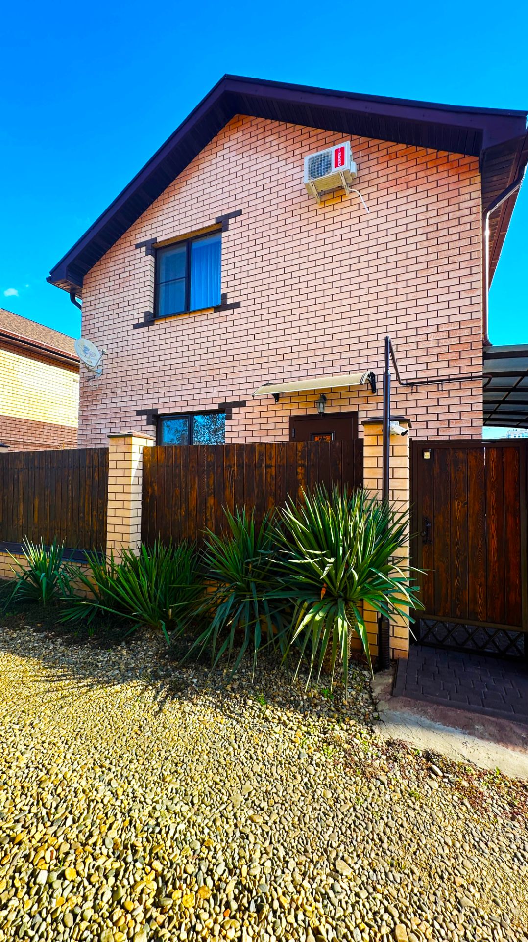 Уютный двухэтажный дом с ремонтом и ухоженным участком в Краснодаре смотреть онлайн