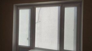 Природный натуральный оттенок кассетных рулонных штор создает спокойную обстановку и уют в комнате.