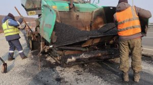 Строители обустраивают съезд и выезд на трассе Седанка – Патрокл в районе Зелёного Угла.