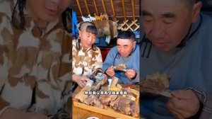 Его живот круглый и пухлый, как счастливый мешок, он неотразим! #еда #вкусно