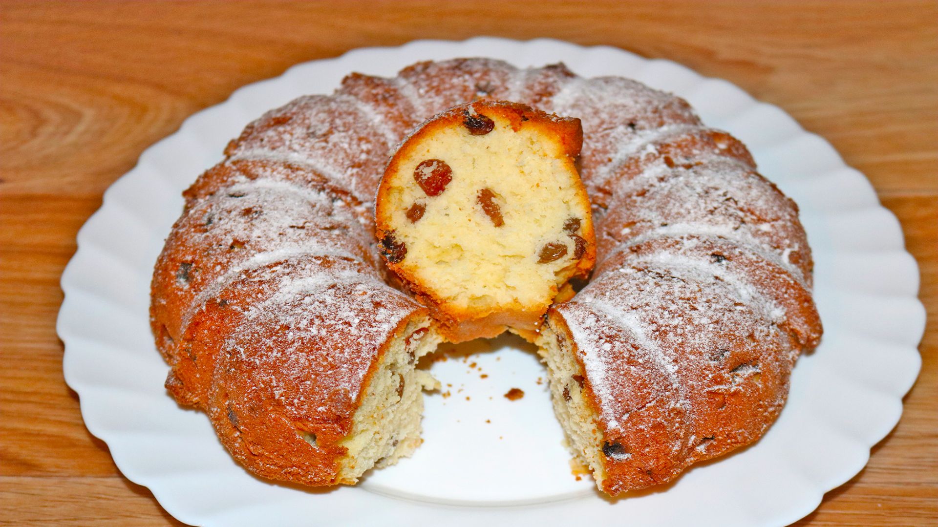 Кекс "Столичный" с изюмом в духовке смотреть онлайн