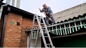 890 Надеемся что закончили.Поменяли счётчик газа. Срочно в город.