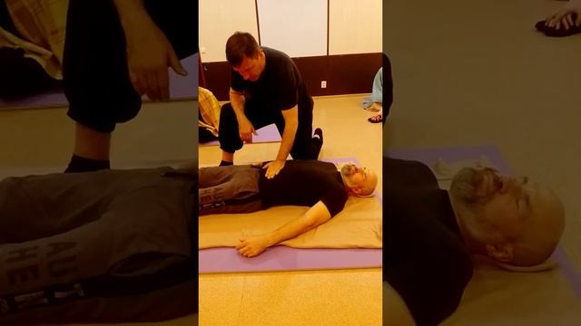 расслабление мышц поясницы через разминание живота